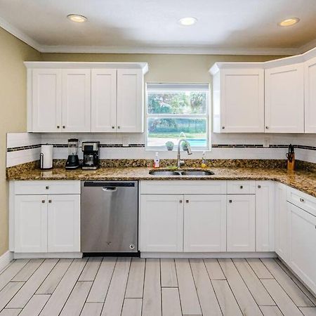 Beautiful Pool House In Old Seminole Heights! Villa Tampa Bagian luar foto
