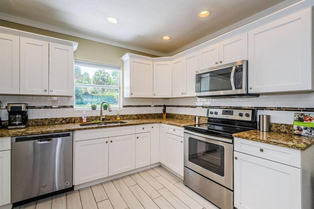 Beautiful Pool House In Old Seminole Heights! Villa Tampa Bagian luar foto