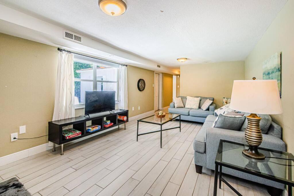 Beautiful Pool House In Old Seminole Heights! Villa Tampa Bagian luar foto
