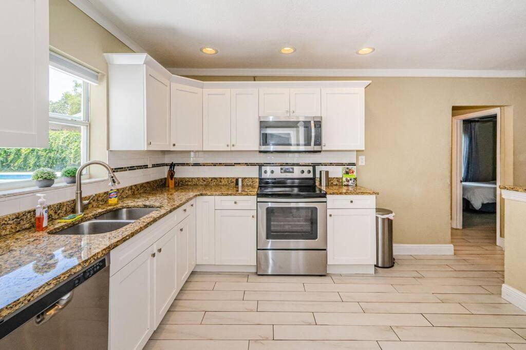 Beautiful Pool House In Old Seminole Heights! Villa Tampa Bagian luar foto